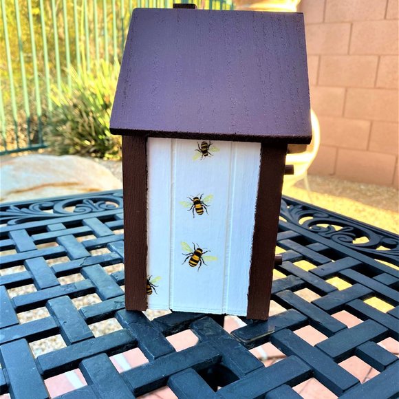 New Brown and White Bee Birdhouse - Picture 4 of 6